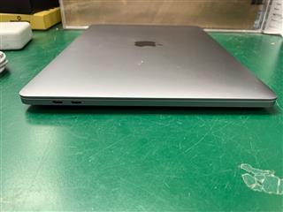 Apple MacBook Pro Laptop (13